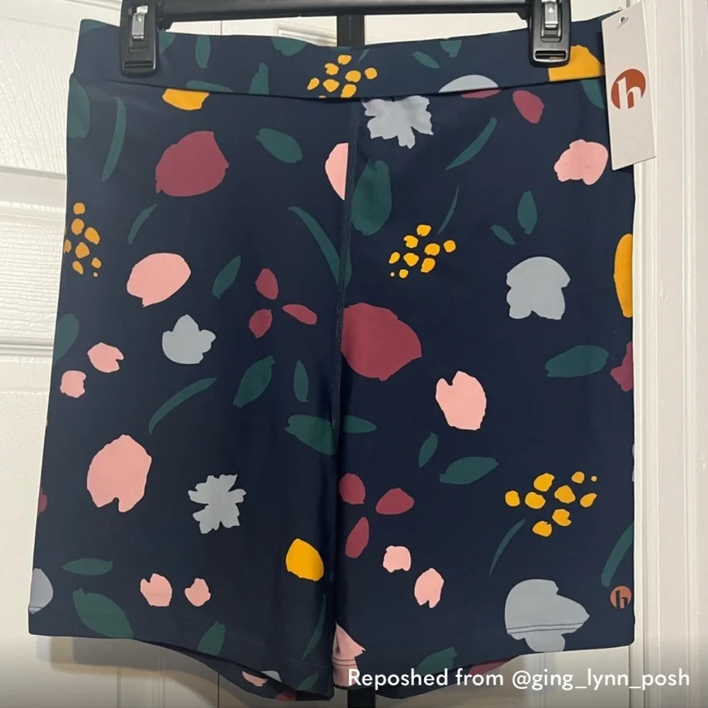 NWT Honeymark Spicy Shorts in Colorway “Evergreen” Size Small